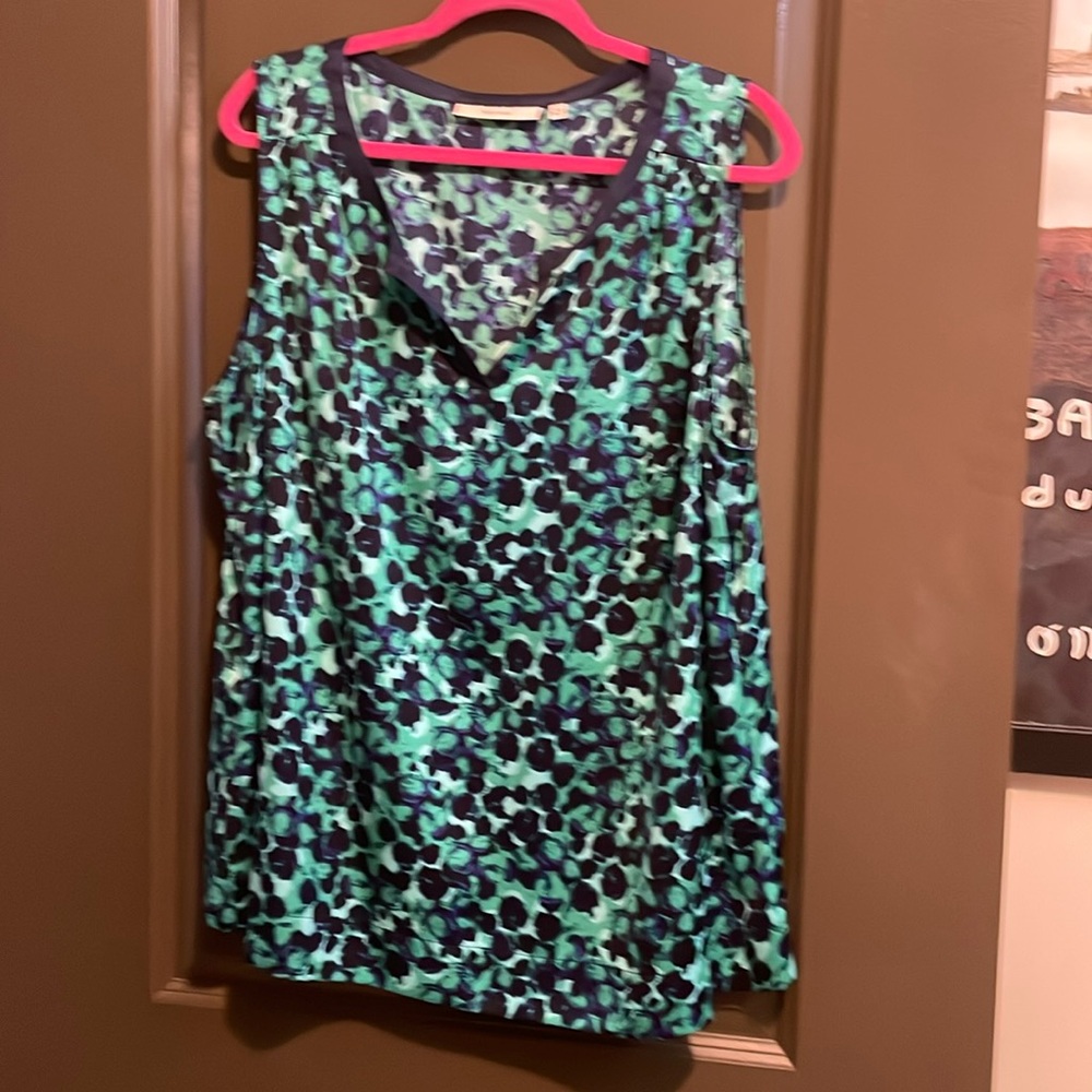 Sejour split neck sleeveless blouse - 16W